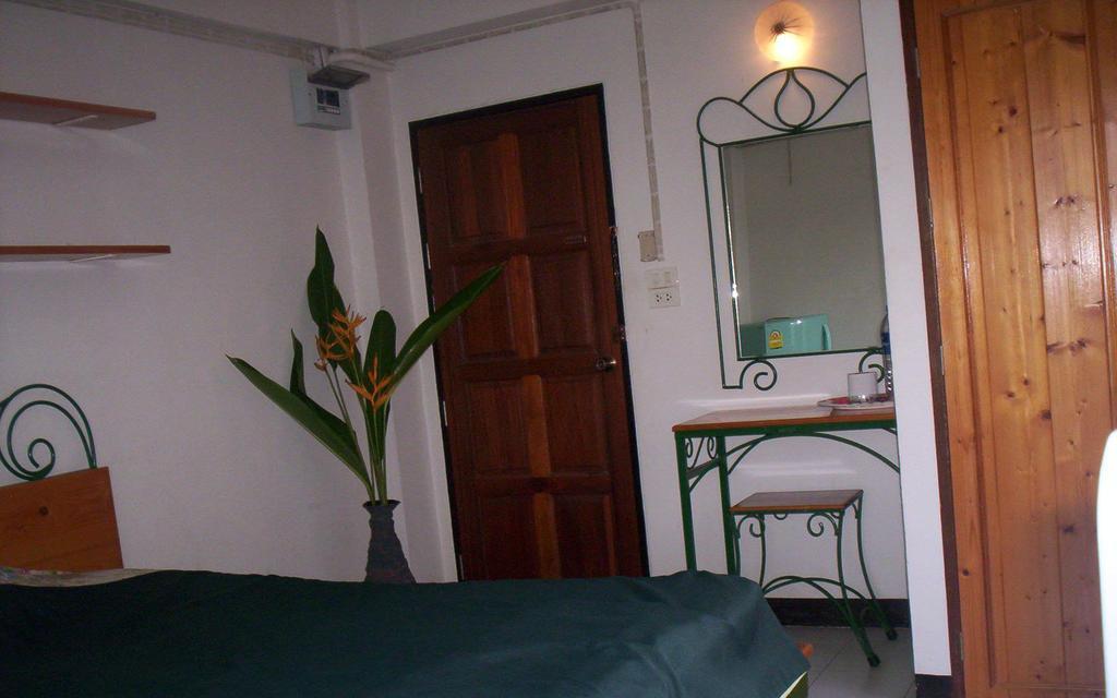 Baankhunmae Apartment Bangkok Luaran gambar