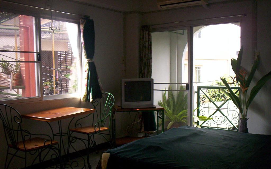 Baankhunmae Apartment Bangkok Luaran gambar