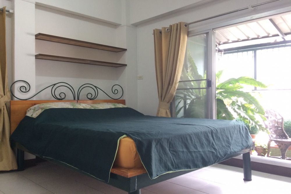 Baankhunmae Apartment Bangkok Luaran gambar