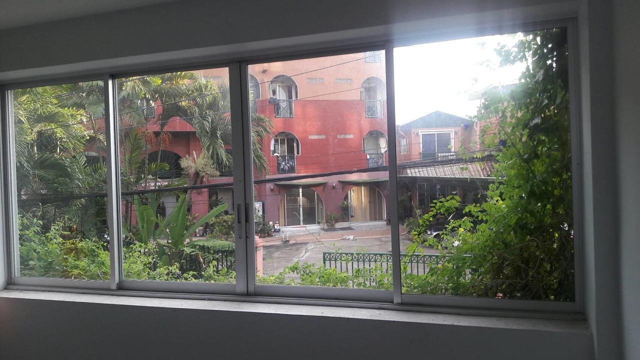 Baankhunmae Apartment Bangkok Luaran gambar