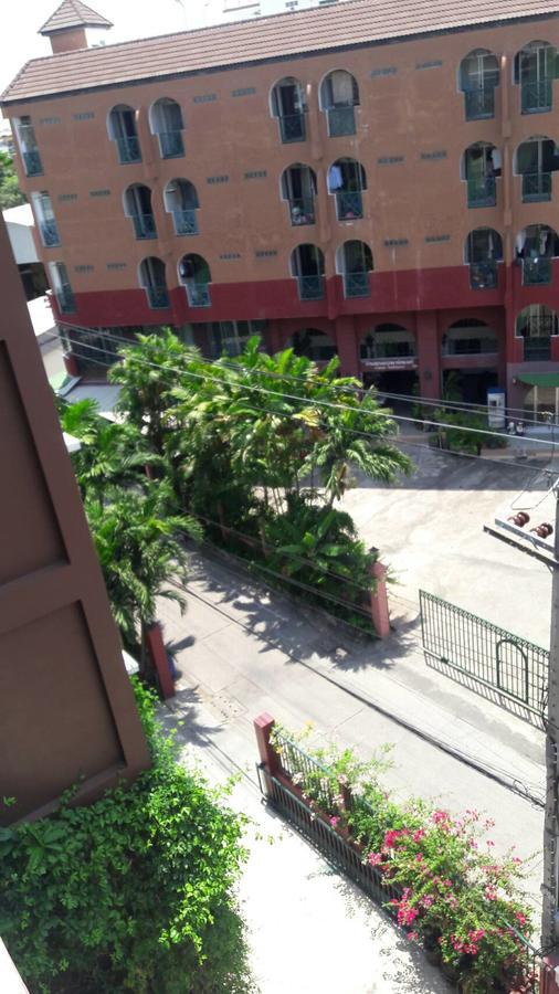 Baankhunmae Apartment Bangkok Luaran gambar